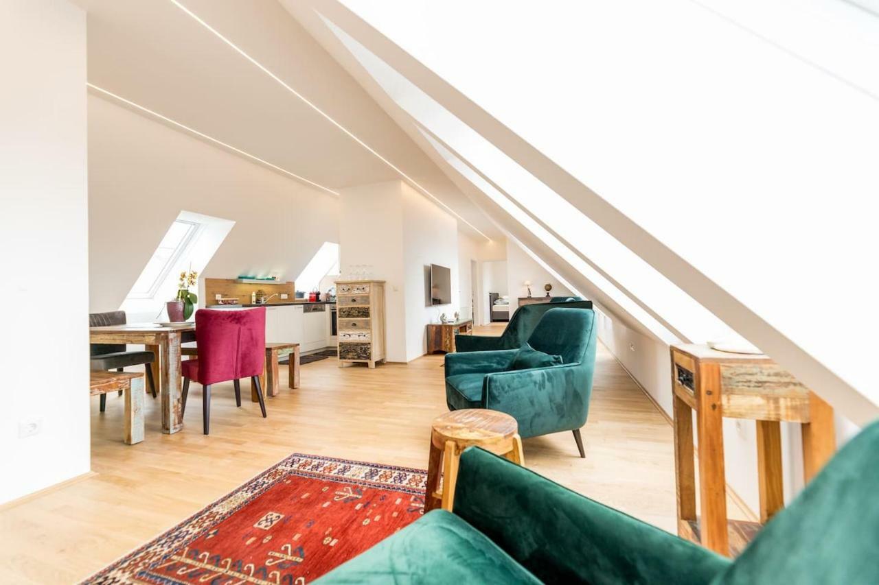 Grosse Dachgeschosswohnung Im Herzen Von غراتس المظهر الخارجي الصورة