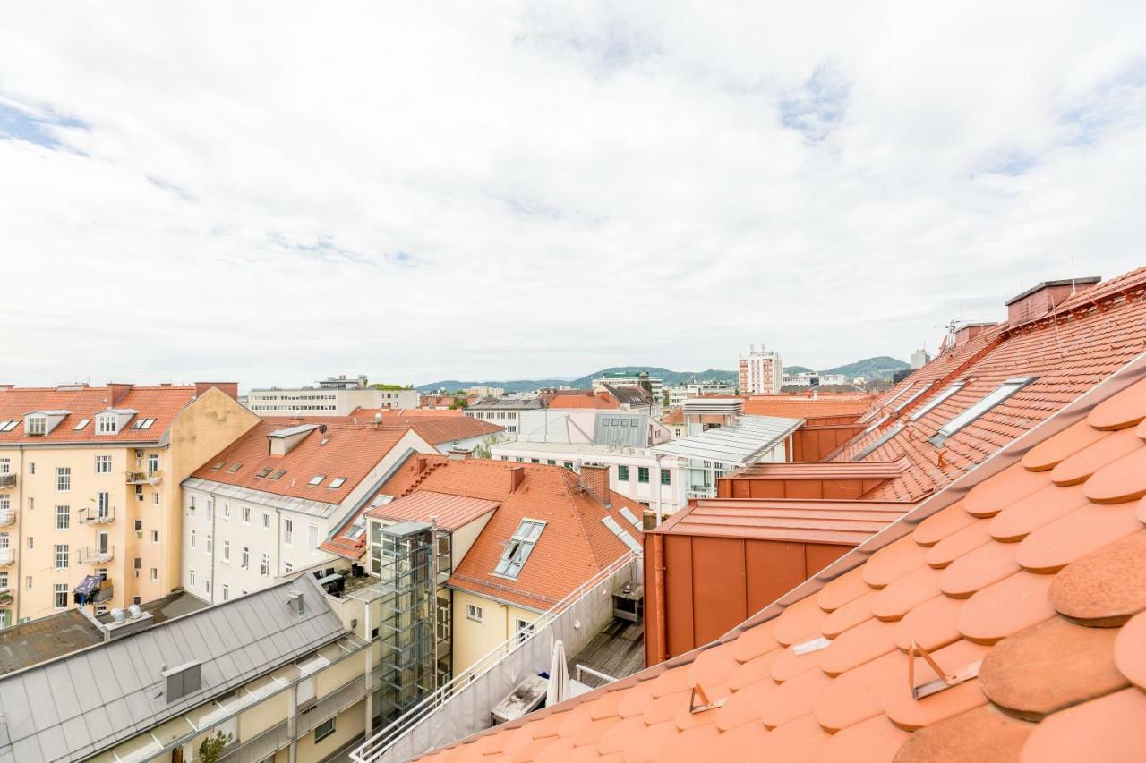 Grosse Dachgeschosswohnung Im Herzen Von غراتس المظهر الخارجي الصورة