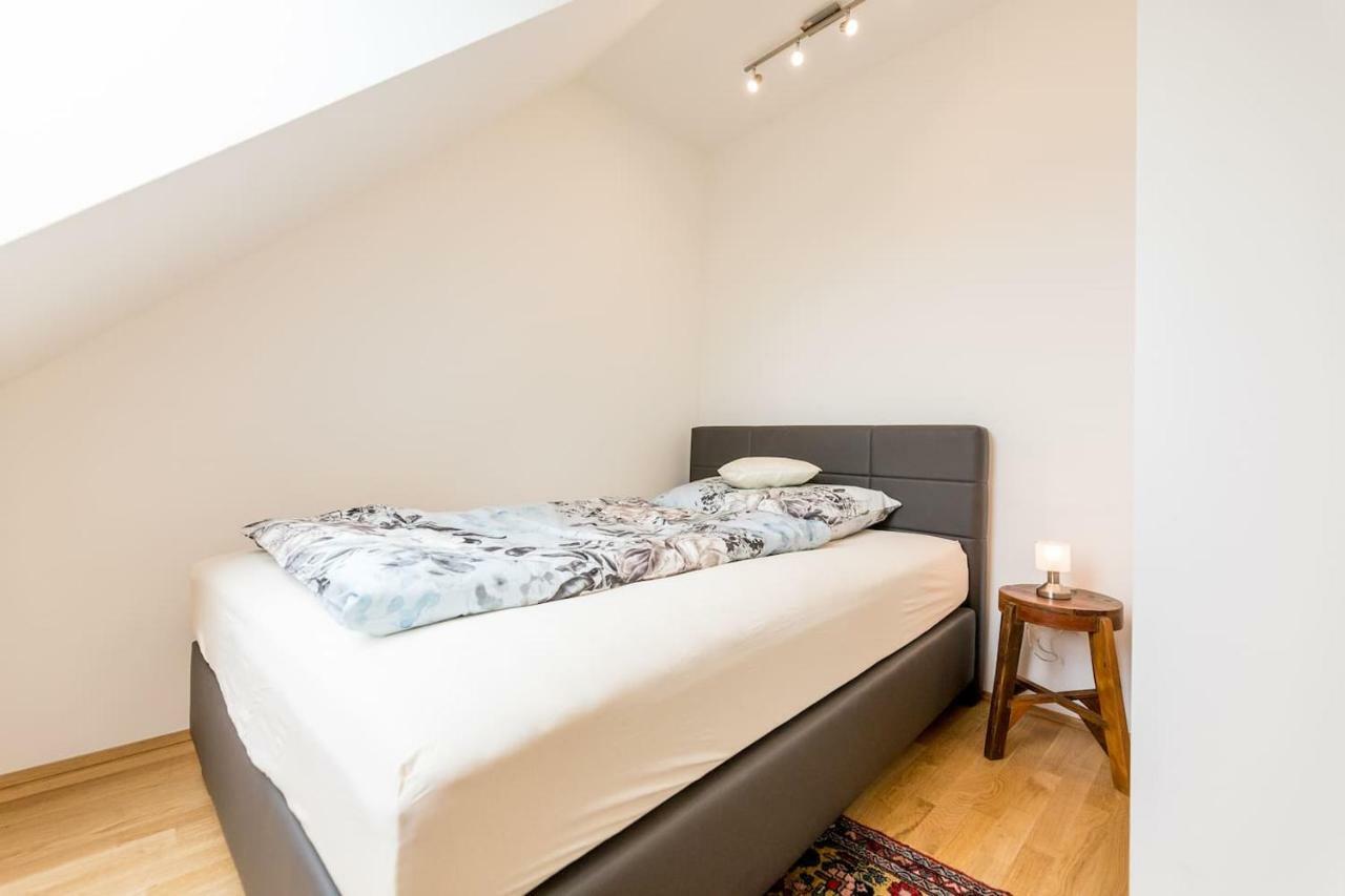 Grosse Dachgeschosswohnung Im Herzen Von غراتس المظهر الخارجي الصورة