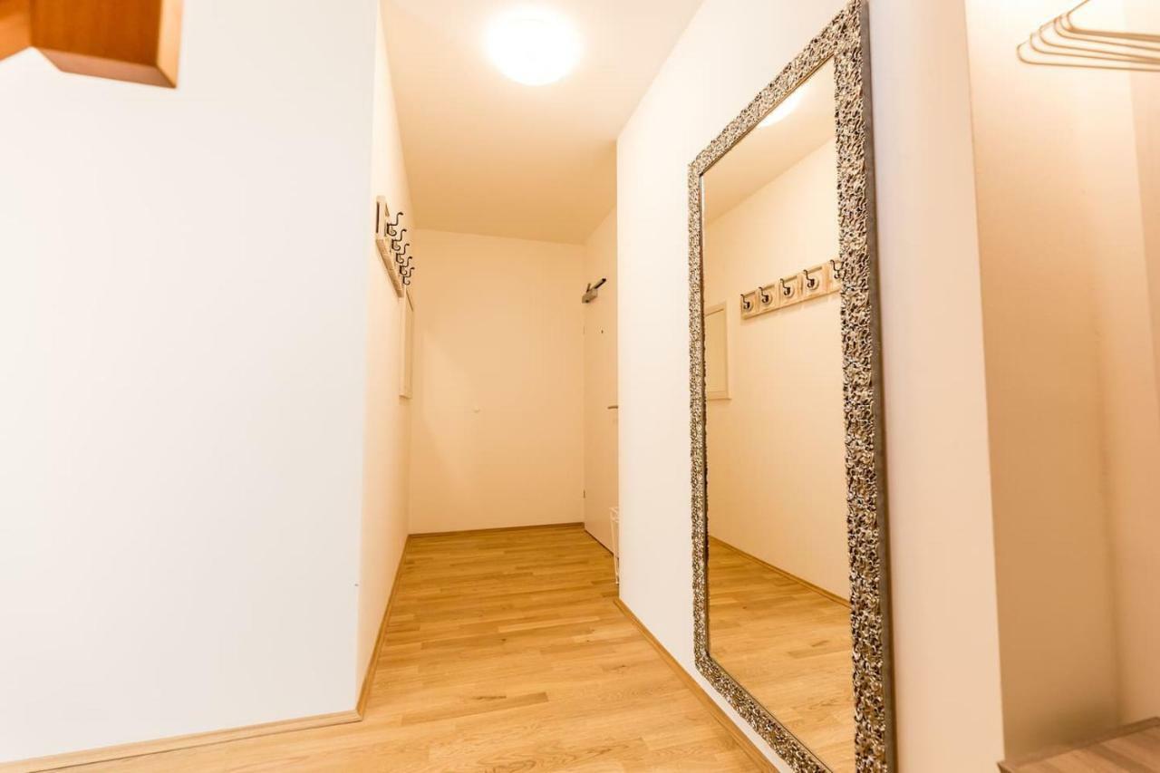 Grosse Dachgeschosswohnung Im Herzen Von غراتس المظهر الخارجي الصورة