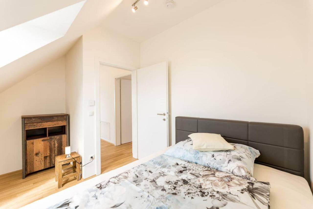 Grosse Dachgeschosswohnung Im Herzen Von غراتس المظهر الخارجي الصورة